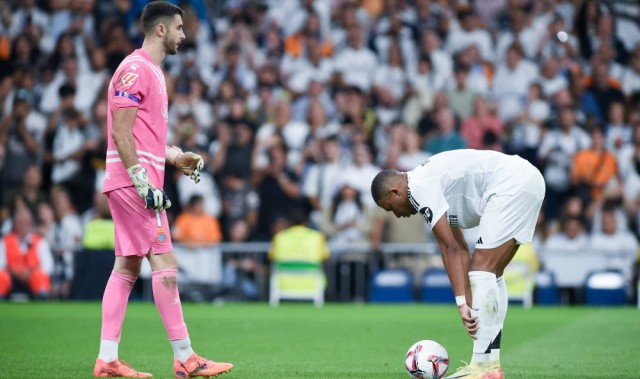 姆巴佩的现世报：两年前为钱摆皇马一道，如今踢球踢出精神问题