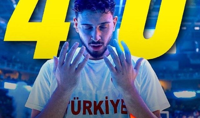 申京欧洲杯至今场均20+8+6 三项数据均位居前十