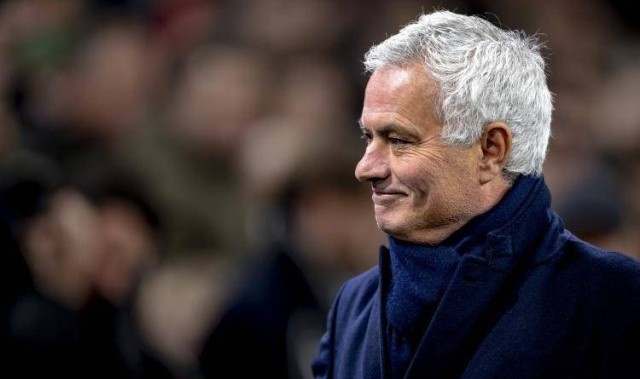 穆帅完胜孔蒂！本菲卡2-0那不勒斯，魔力鸟给意甲冠军上了一课