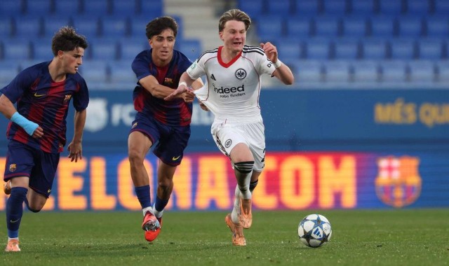 弗里克的巴萨三冠王：从质疑到传奇，逆转开启新纪元