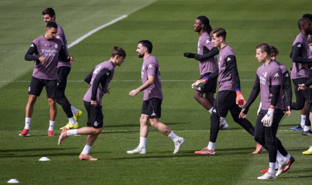 皇马主场战埃尔切！欧冠淘汰曼城后再战西甲，距巴萨仅差4分誓夺榜首