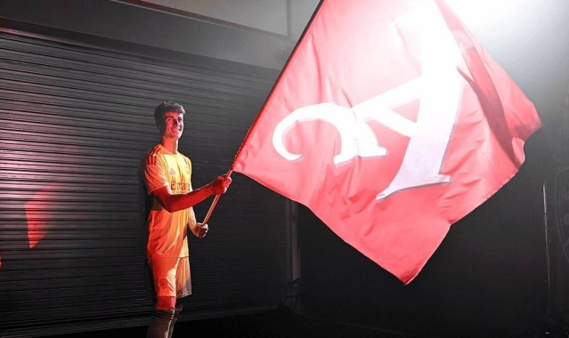 切尔西跟队记者：30岁凯帕与阿森纳签订3年合同