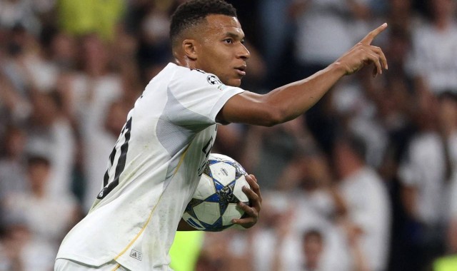 超越巅峰C罗，姆巴佩补上生涯短板：从超级射手到攻防兼备的领袖