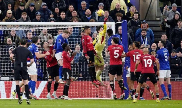 曼联坐拥当下英超天选门神10年无忧！扑救稍逊德赫亚，却获誉夏窗最佳引援