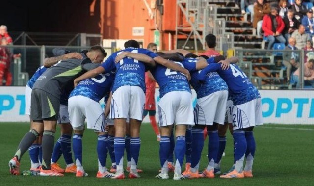 11场不败！科莫的蓝色风暴席卷意甲，21岁新星领衔进攻榜单