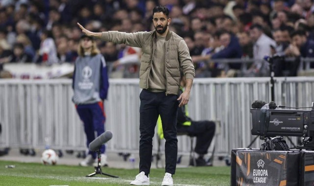 曼联出售9人阿莫林喜提2亿镑重建 俱乐部表态全力挺他