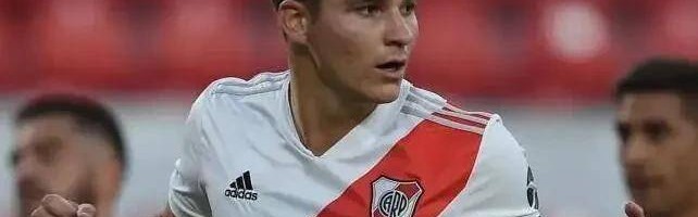 这么猛的前锋你让替补，有什么理由留下。瓜现在看球员眼光不咋样