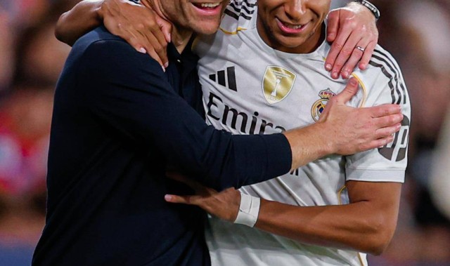 将帅分歧！皇马巨星或加盟曼联巴萨放行莱万，3000万签下拉什福德