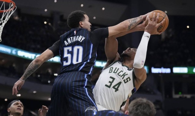 字母37+11利拉德26分 班凯罗29+6魔术终结雄鹿4连胜