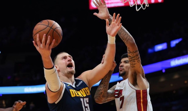 约基奇21+5+8伤退 热火8人得分上双胜掘金