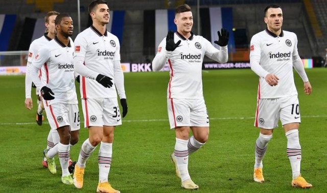 德甲前瞻：法兰克福VS沃尔夫斯堡，火力风暴与保级焦虑的对决