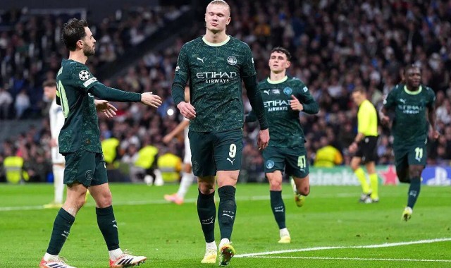 哈兰德1分钟遭推搡！34球巨星放狠话，曼城2-1逆转太解气