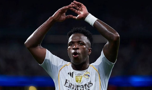 皇马2-1马洛卡，伯纳乌惊魂两分钟，维尼修斯绝杀登顶西甲