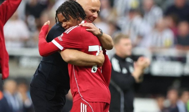 16岁新星绝杀！利物浦惊险逆转纽卡斯尔，主帅怒批比赛“毫无战术”