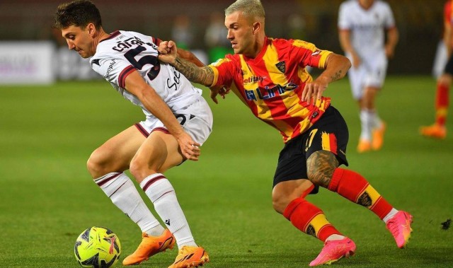 意甲联赛，博洛尼亚为欧战而战，莱切深陷降级区难阻对手。